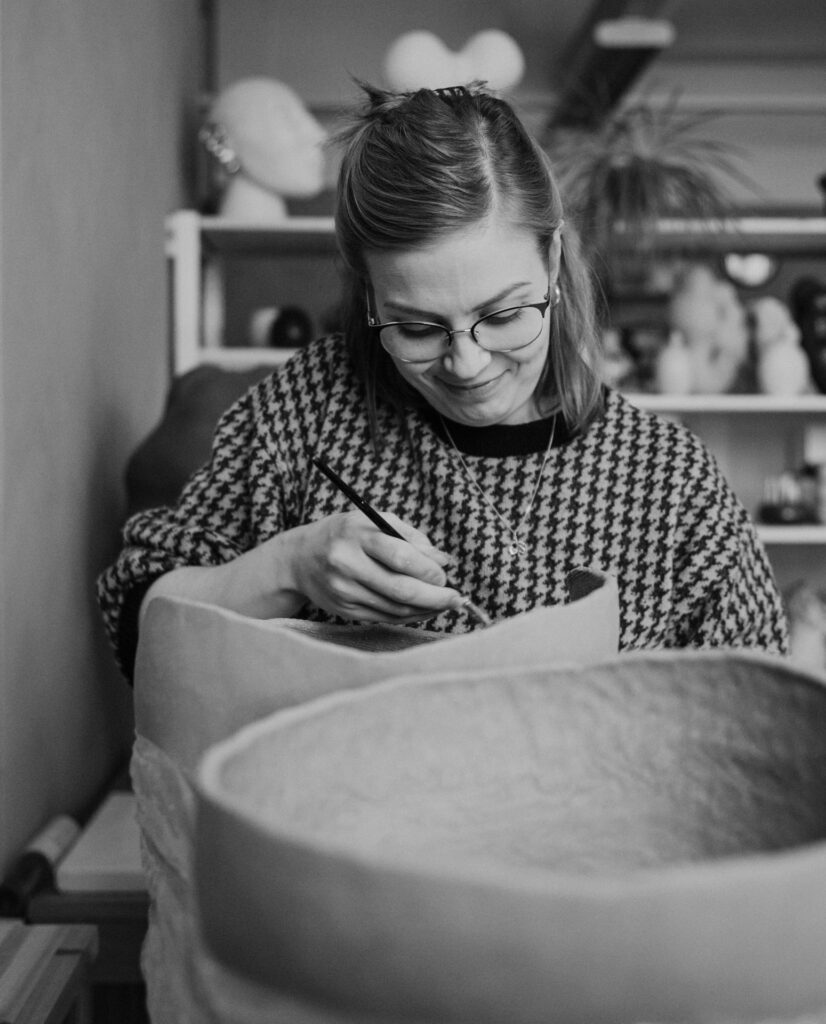 Henna Nuutinen is an artist & designer working in Lahti, Finland. She is currently working on large ceramic sculptures dealing with themes of fragility and cohesion, reflecting on Nuutinen’s own relationship with nature. We visited her studio in Lahti to get a closer look at her most recent pieces as they were coming to life.