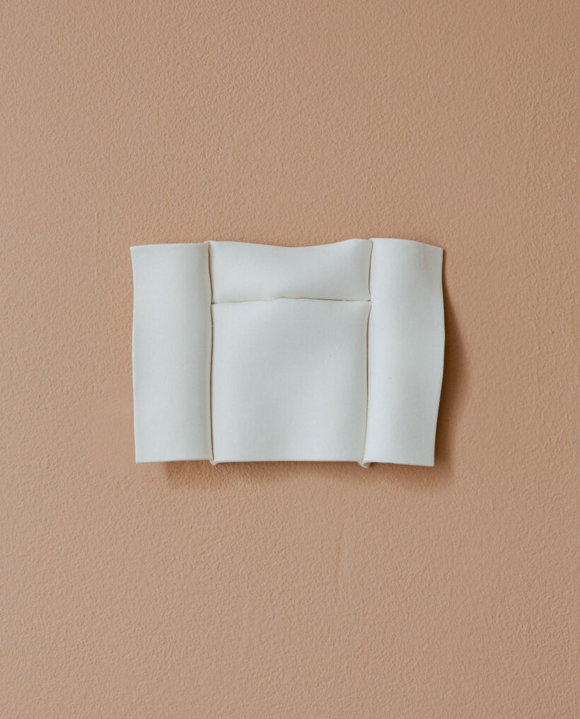 iinesniemela_porcelain_relief_lokalhelsinki2025-5