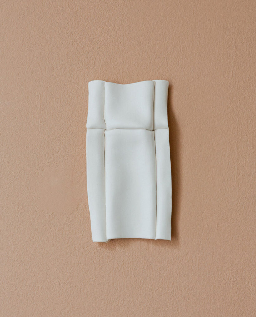 iinesniemela_porcelain_relief_lokalhelsinki2025-6