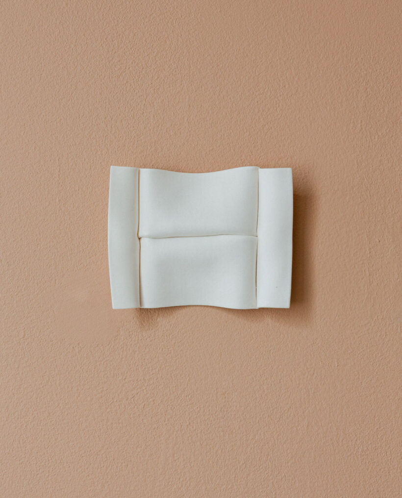 iinesniemela_porcelain_relief_lokalhelsinki2025