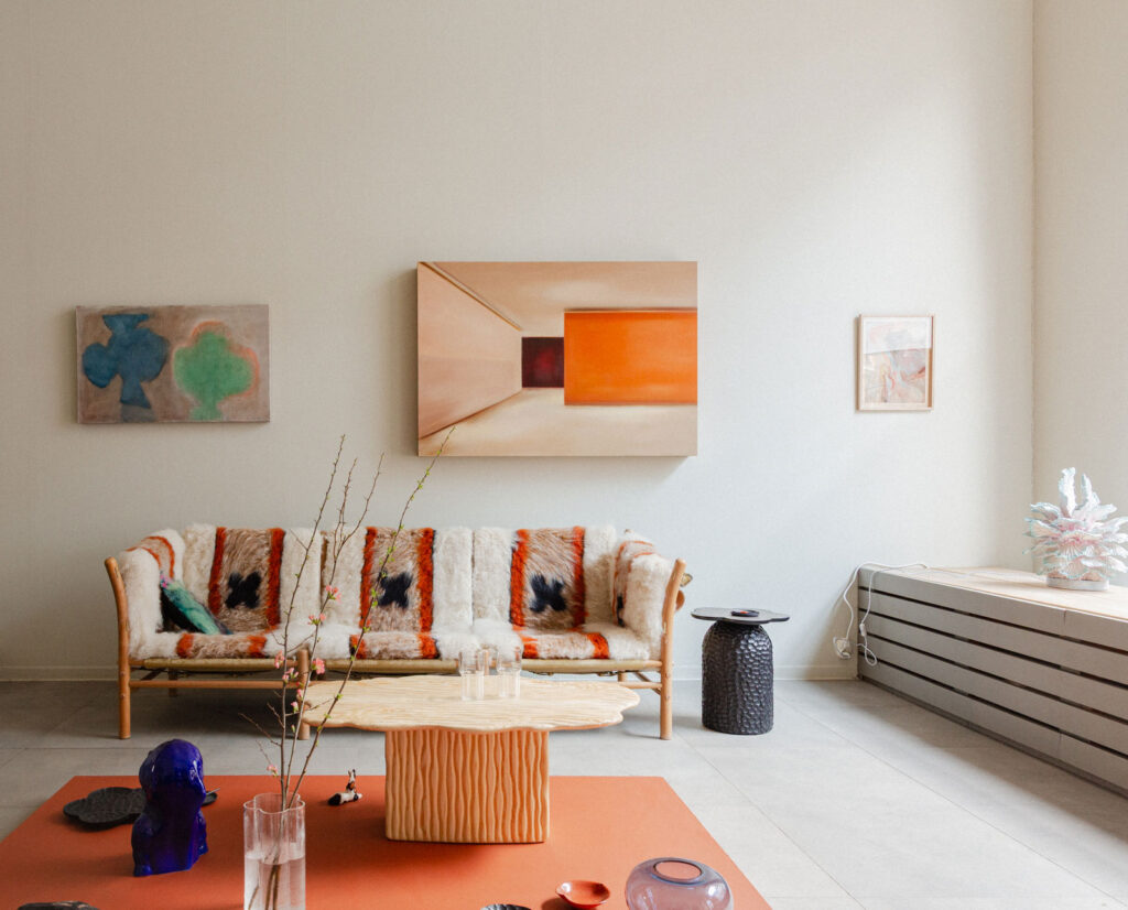 21.2.–24.5.2026
All objects have an energy or spirit – and this of course implies objects of use, just as much as it is an inherent aspect of artwork. Art is a way of inhabiting existence, it is a state of being in its own right. Our homes can reflect something of that state; they are places that nourish us in the most instinctive of ways. Lokal’s spring exhibition spans over the entire transition of the seasons, bookmarked by a metamorphosis around the Spring Equinox. This spring salon brings together a multitude of materials such as paper, fibreglass, wood, ceramics, watercolour, oil paint, textile and glass.