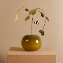 millavaahtera_mobile_sculpture_lasi_brass_lokalhelsinki2026-2