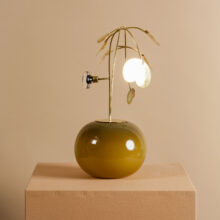 millavaahtera_mobile_sculpture_lasi_brass_lokalhelsinki2026-3