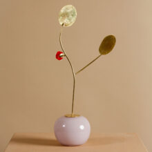 millavaahtera_stabile_sculpture_glass_brass_lokalhelsinki2026-2