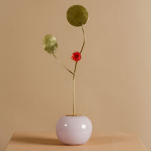 millavaahtera_stabile_sculpture_glass_brass_lokalhelsinki2026