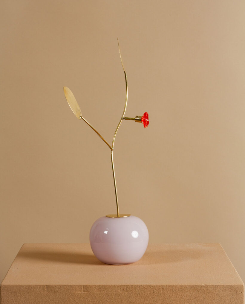 millavaahtera_stabile_sculpture_glass_brass_lokalhelsinki2026-3