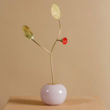 millavaahtera_stabile_sculpture_glass_brass_lokalhelsinki2026-4