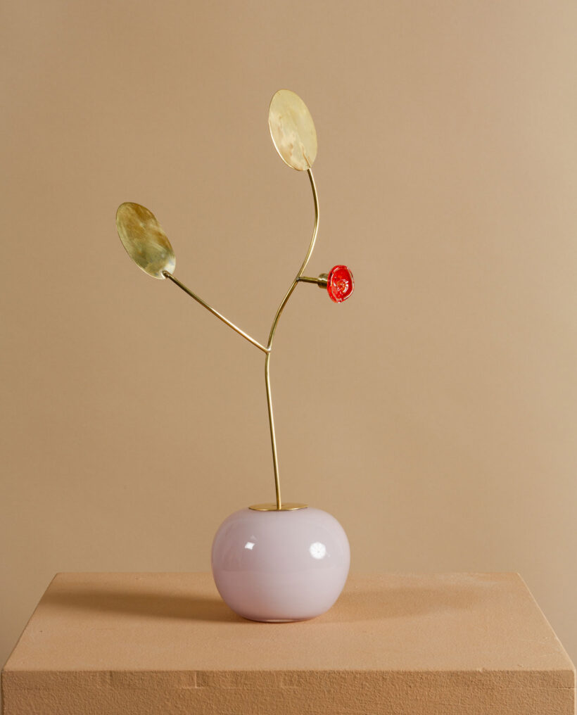 millavaahtera_stabile_sculpture_glass_brass_lokalhelsinki2026-4