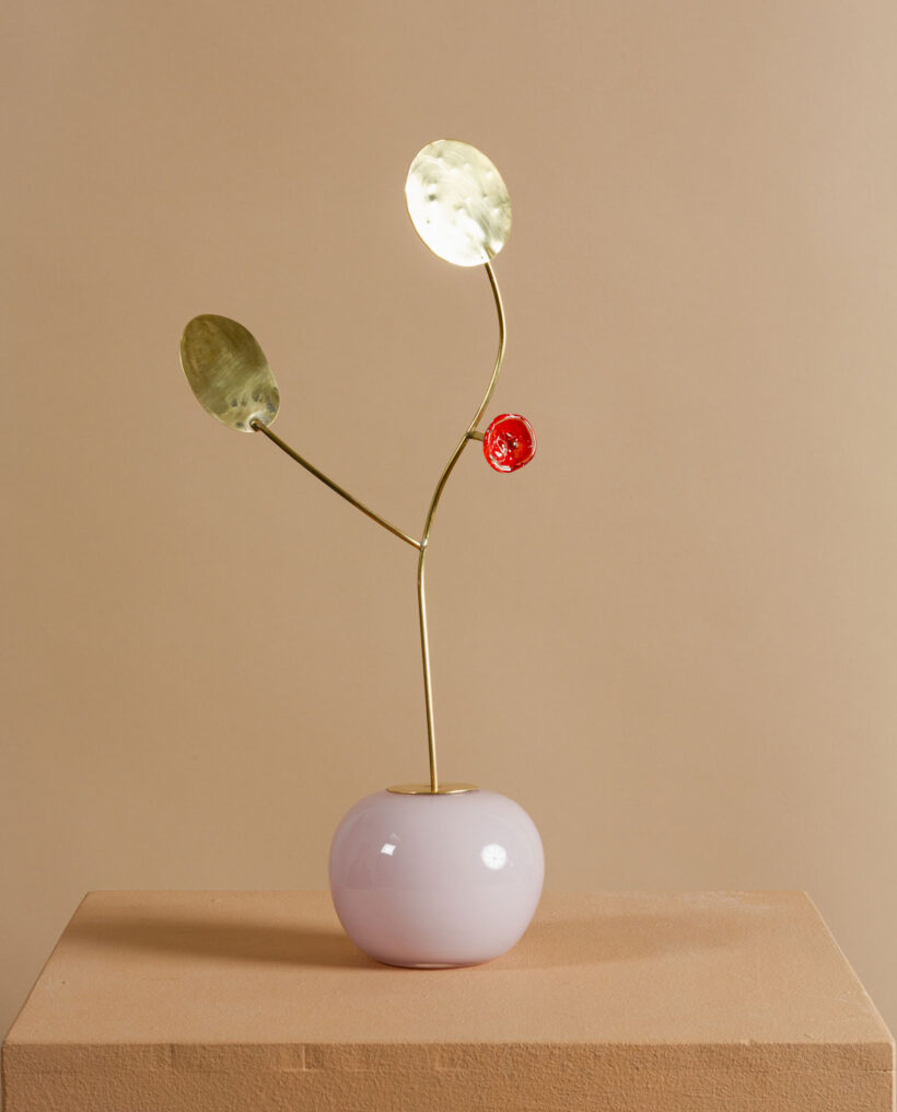 millavaahtera_stabile_sculpture_glass_brass_lokalhelsinki2026-5