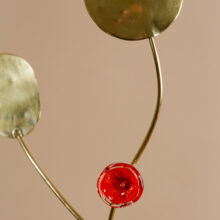 millavaahtera_stabile_sculpture_glass_brass_lokalhelsinki2026-6