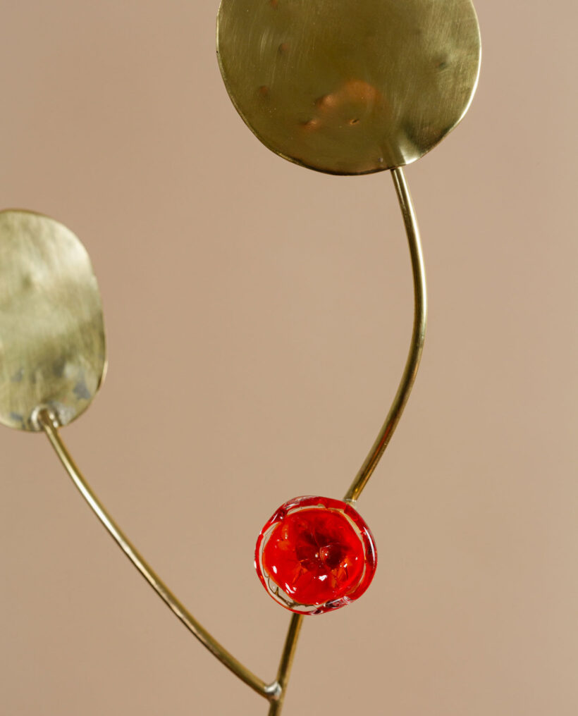 millavaahtera_stabile_sculpture_glass_brass_lokalhelsinki2026-6