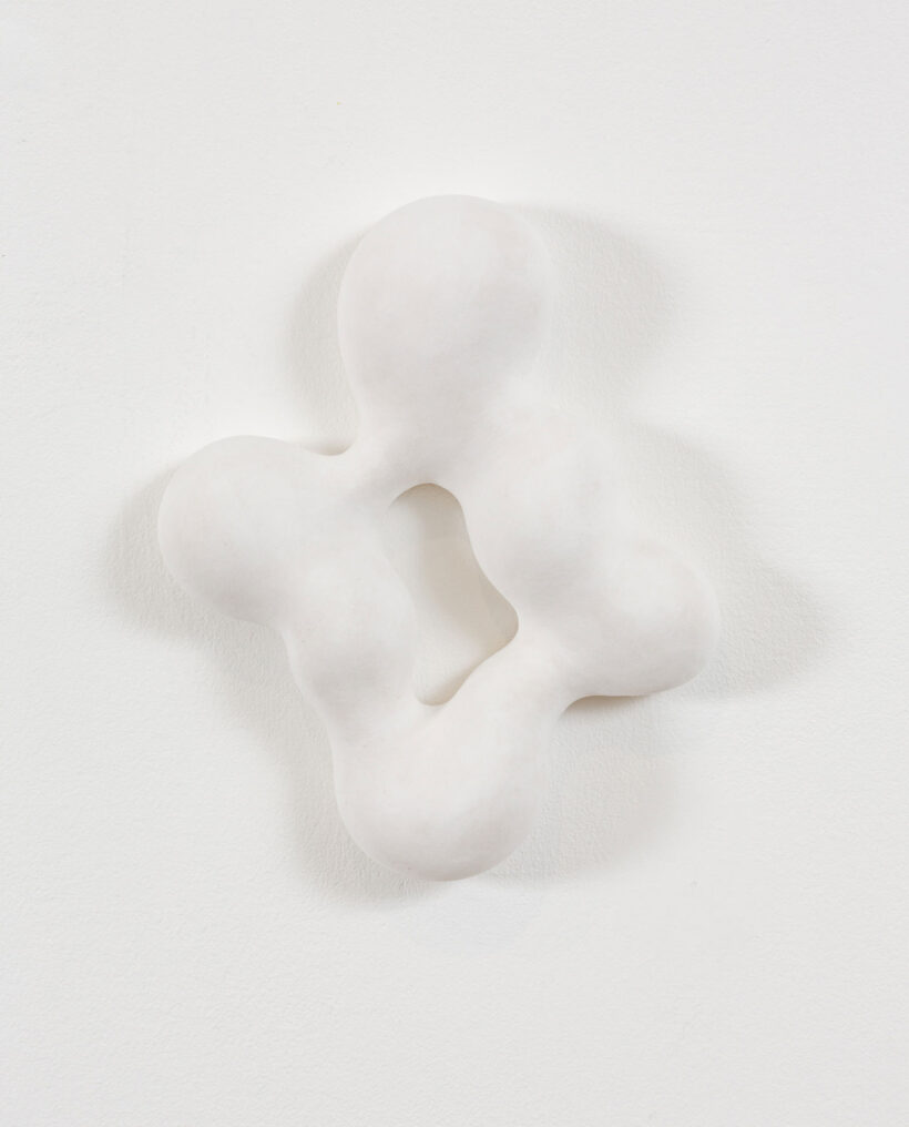 hennanuutinen_ceramic_sculpture_artwork_whitewall_lokalhelsinki2026-49