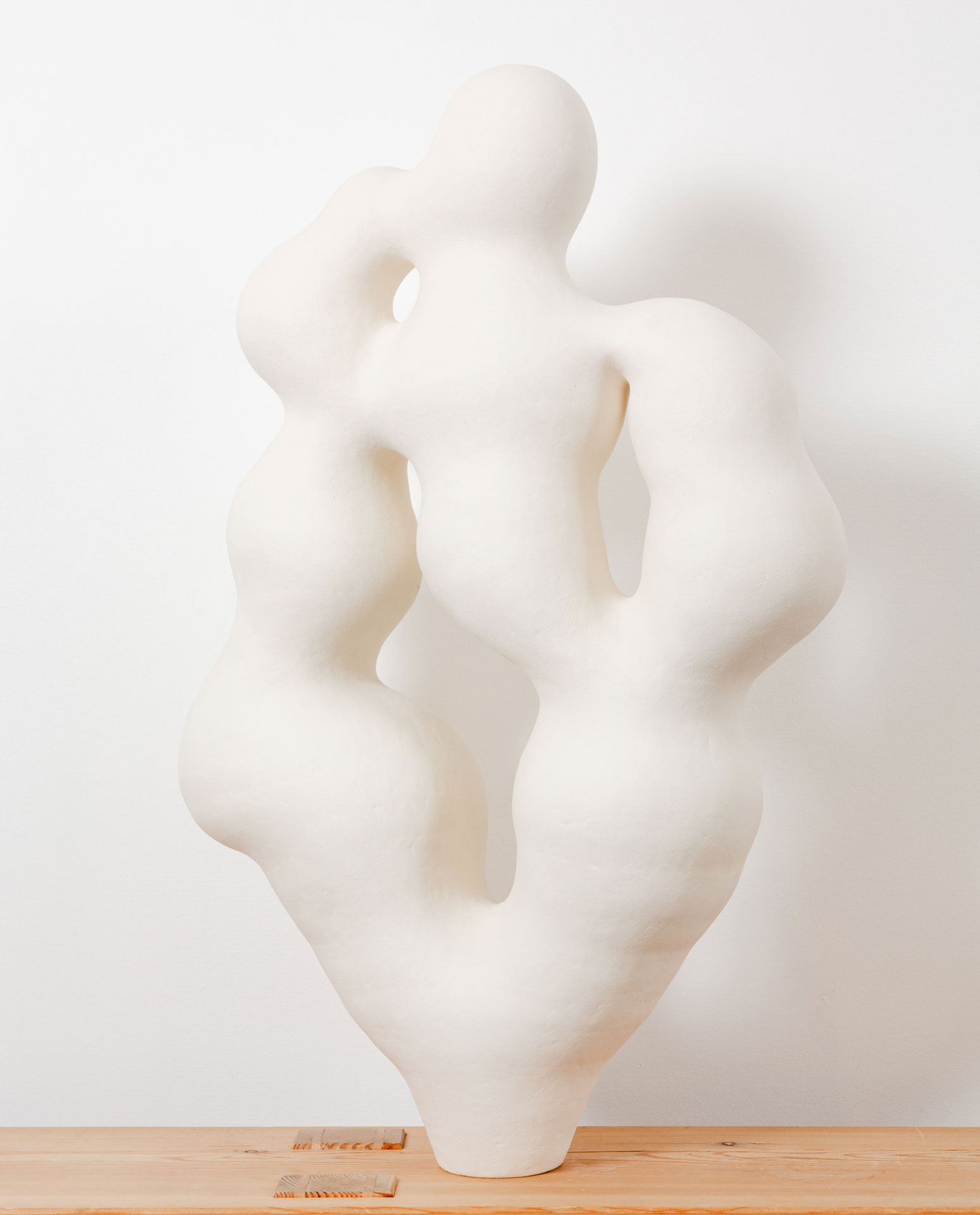 hennanuutinen_ceramic_sculpture_artwork_whitewall_lokalhelsinki2026-60